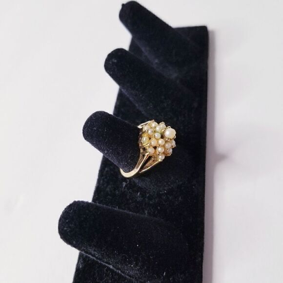 Antique Gold small clustered pearls dome ring - Picture 3 of 13